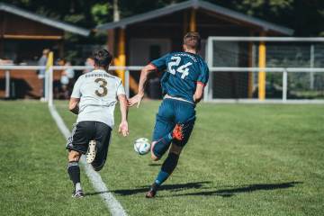 物浦2-0富勒姆，17岁恩古莫哈破门＋策动，萨拉赫破门， 利物浦2比0富勒姆（配图示意）